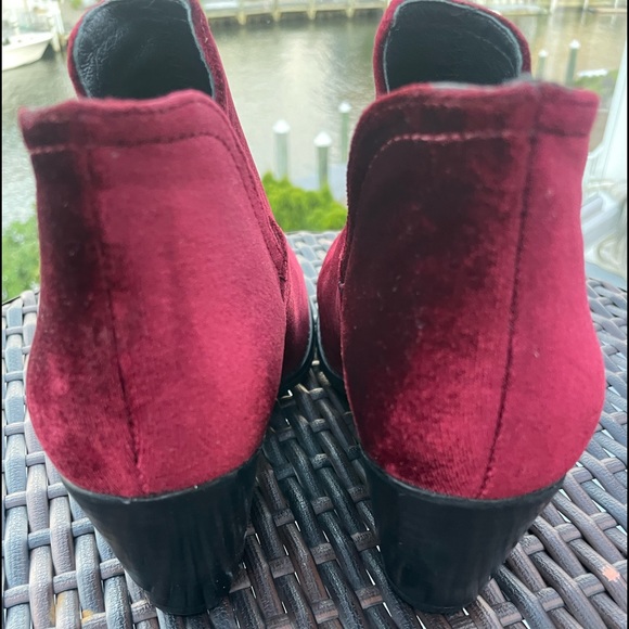 Steve Madden “Adelphiv” leather and RED velvet booties with heal size 8.5 - Picture 4 of 5